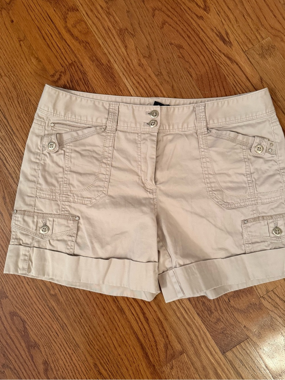 Women’s Casual Shorts in Light Beige - Classic Summer Staple